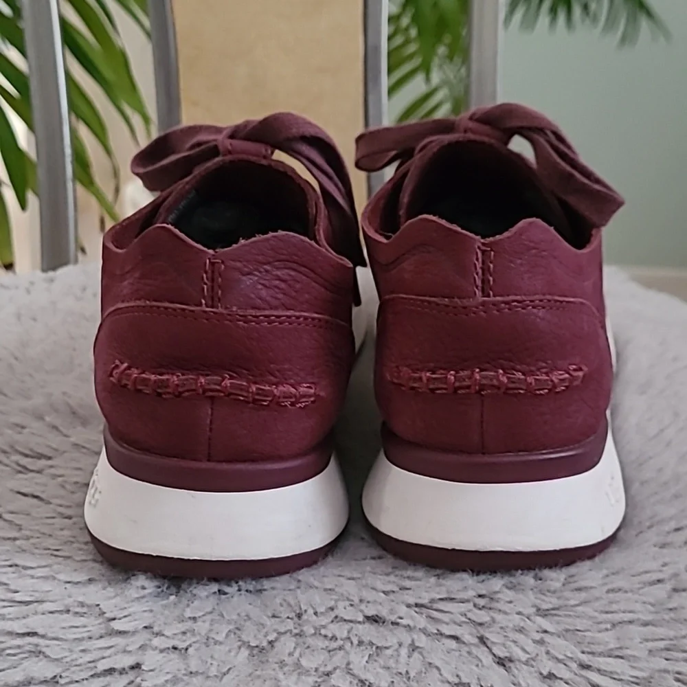 Ugg Leather Sneakers ❤️